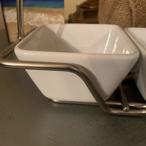 Pampered Chef, SIMPLE ADDITIONS, 2 small square serve bowls with stand. - Picture 4 of 6